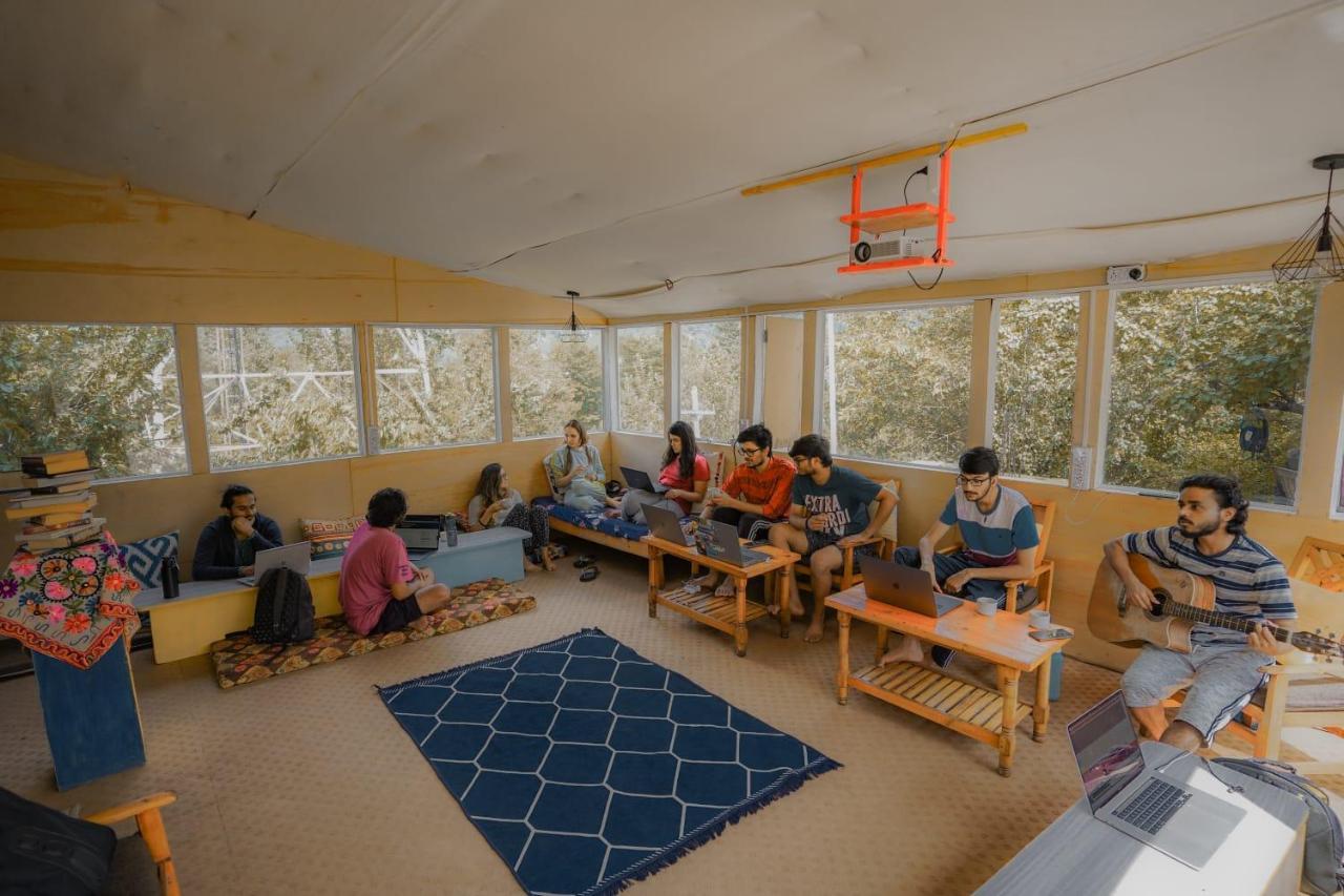 Mars Monkey Hostel & Cafe 마날리 외부 사진
